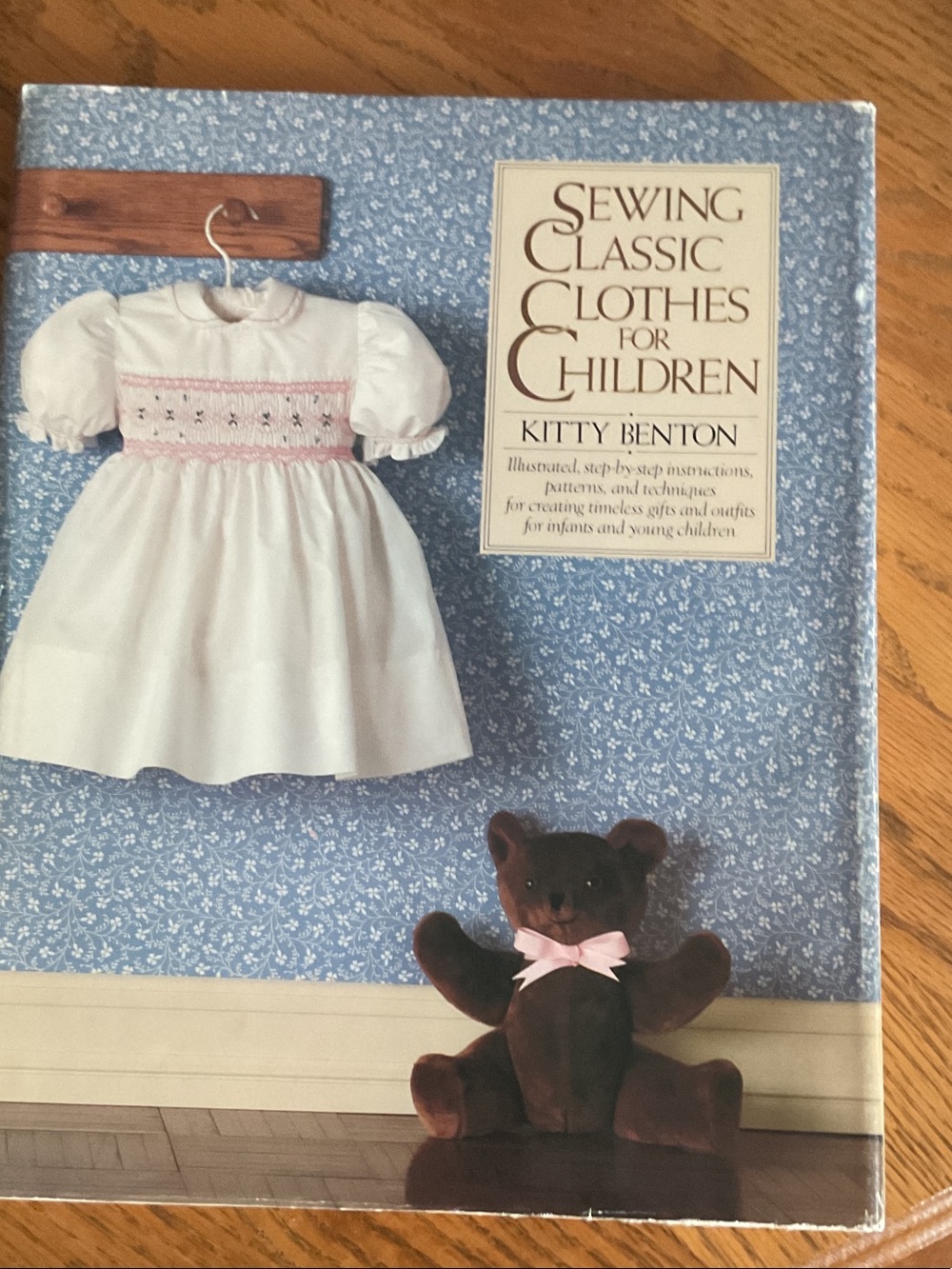 Sewing Classic Clothes for Children by - Kitty Benton
